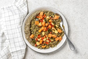 Plat Seazon riche en fibres : salade de légumes rôtis et crème d'aubergine